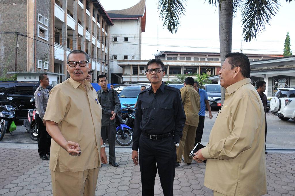 Gubernur Irwan Prayitno Lakukan Sidak di Hari Kerja Pertama