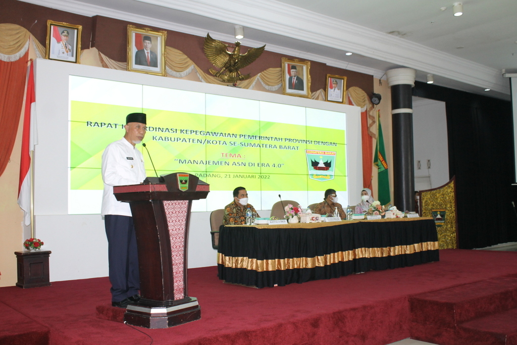 Gubernur Mahyeldi Buka Rapat Koordinasi Kepegawaian Pemerintah Provinsi Dengan Kabupaten/Kota Se-Sumatera Barat Di Padang